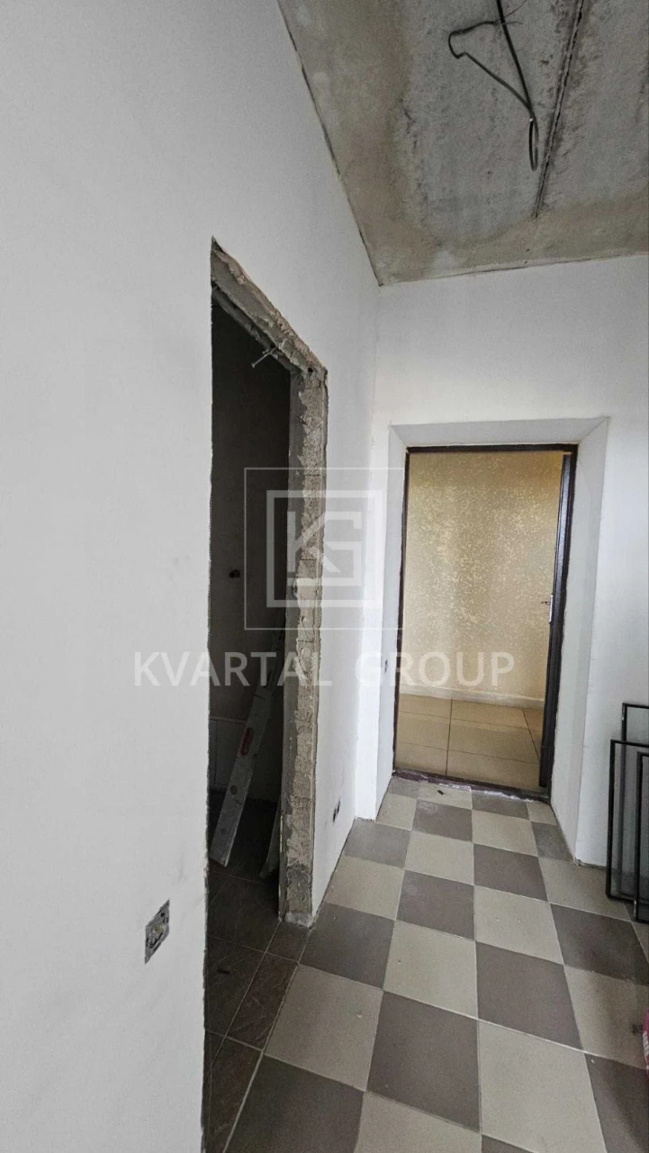 For sale 1-bedroom apartment with initial renovation! Design project and M