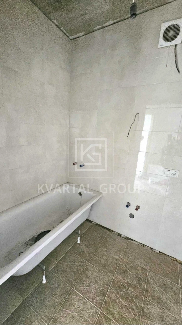 For sale 1-bedroom apartment with initial renovation! Design project and M