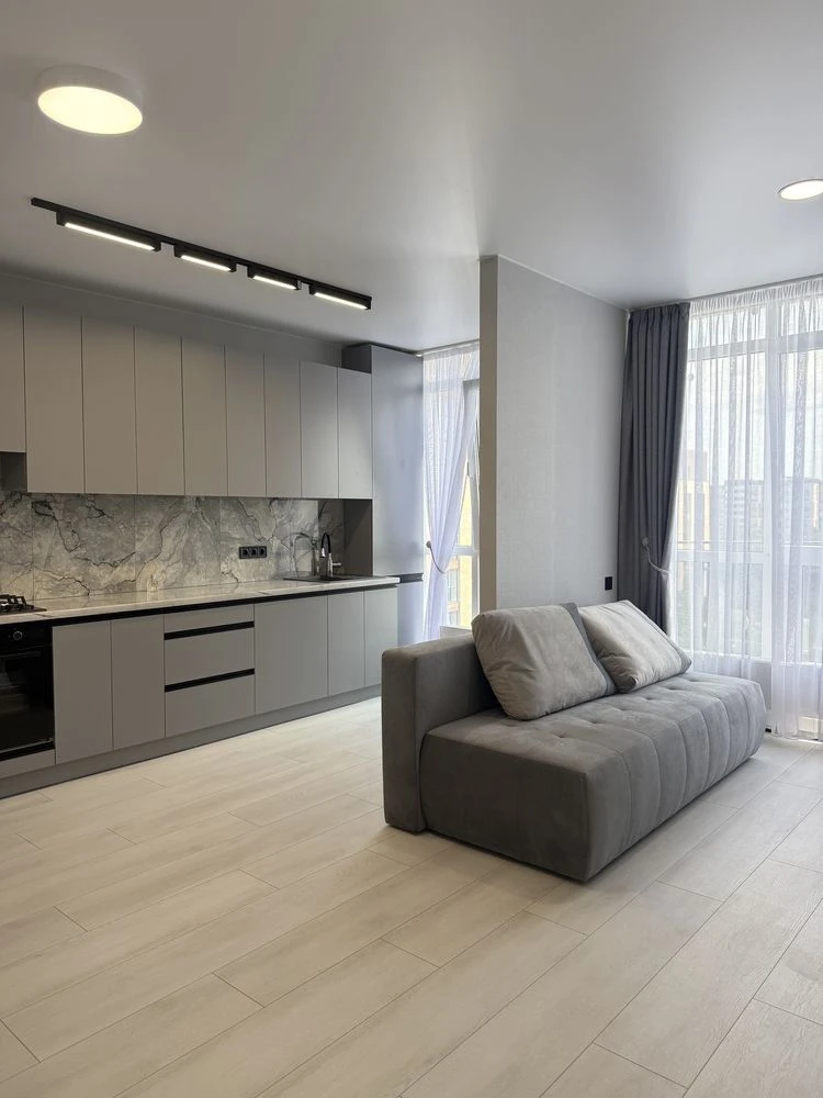 Sale of a 2-room apartment with a large kitchen, balcony, PARK VIEW, PRICE