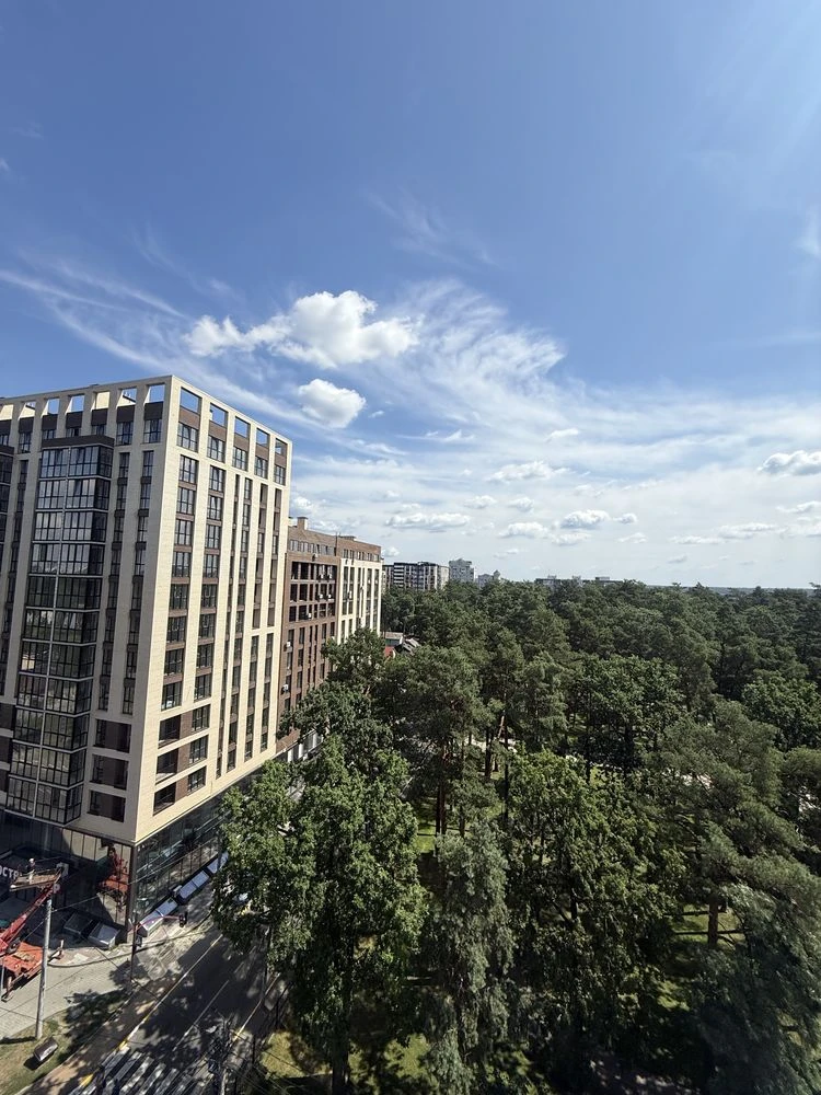 Sale of a 2-room apartment with a large kitchen, balcony, PARK VIEW, PRICE