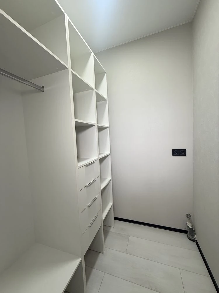 Sale of a 2-room apartment with a large kitchen, balcony, PARK VIEW, PRICE