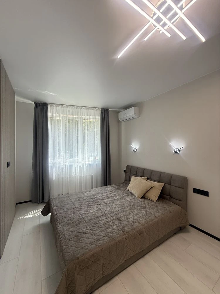 Sale of a 2-room apartment with a large kitchen, balcony, PARK VIEW, PRICE