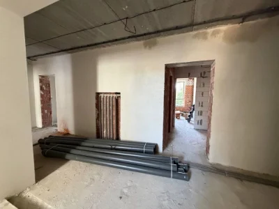 В готовому будинку по вул Літературній продам квартиру з газ