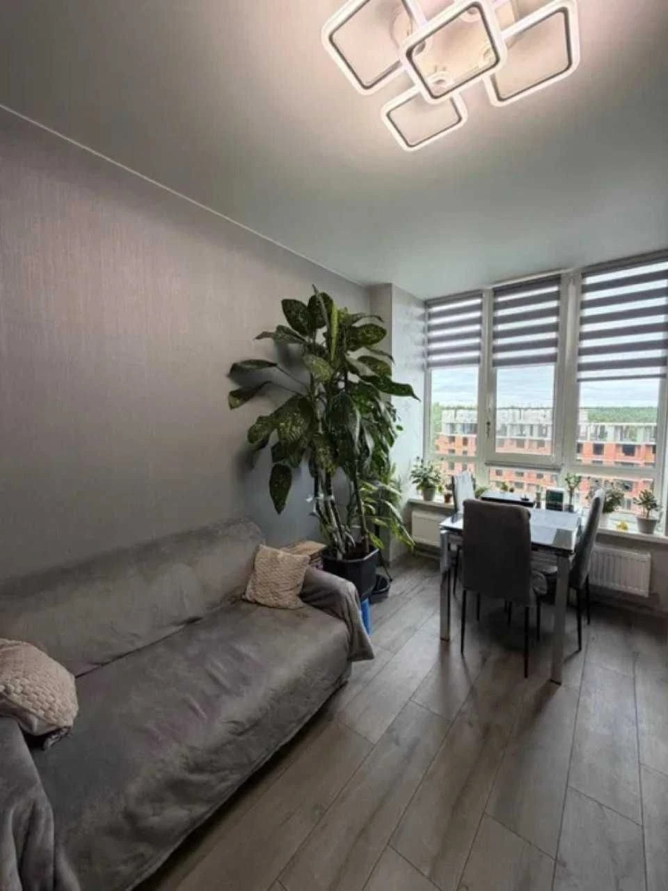 Studio apartment with new renovation in residential complex "City Park"