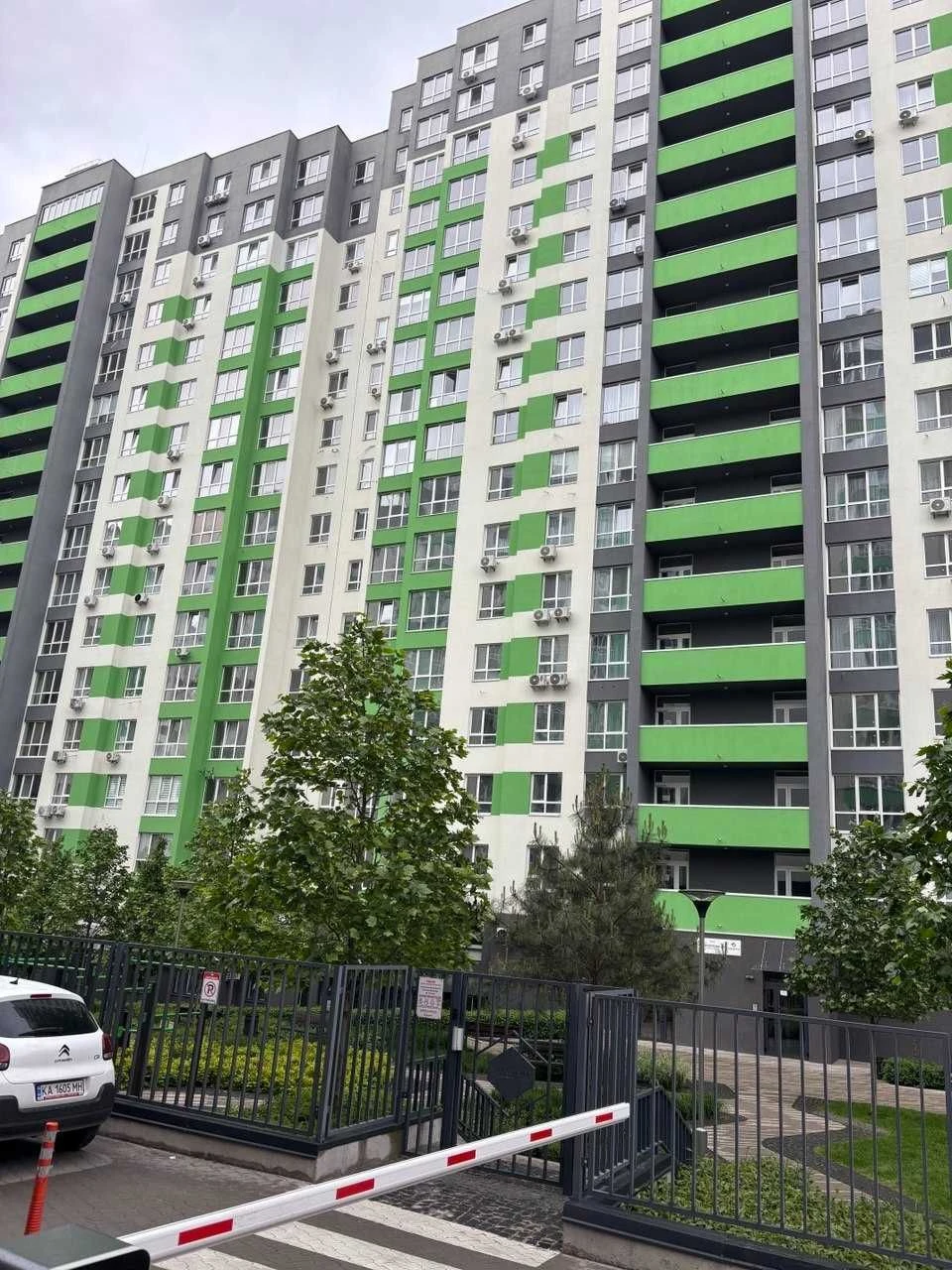 Studio apartment with new renovation in residential complex "City Park"