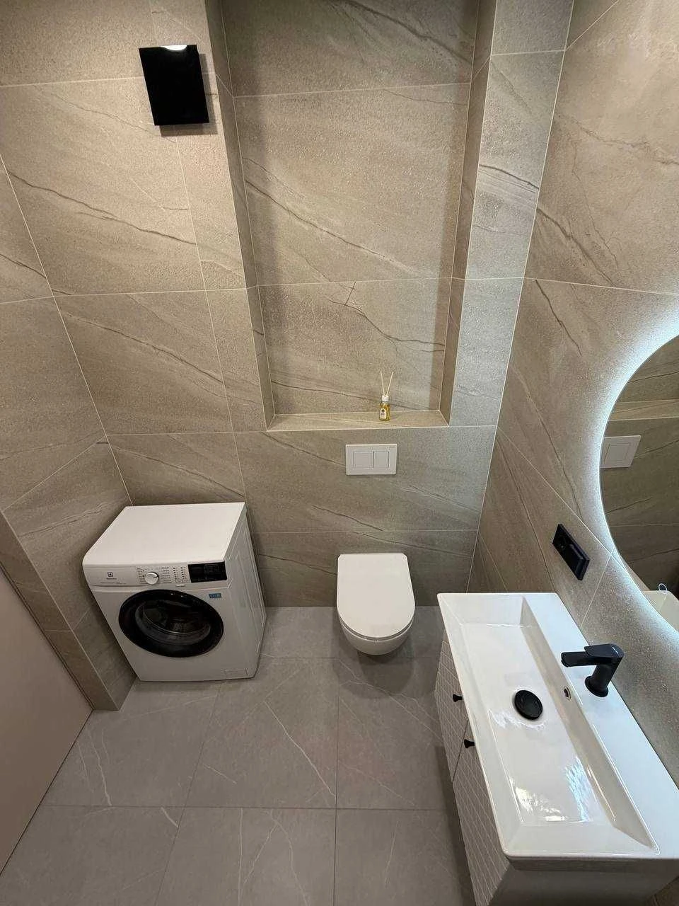 1-bedroom apartment with New Renovation. Balcony! Gas