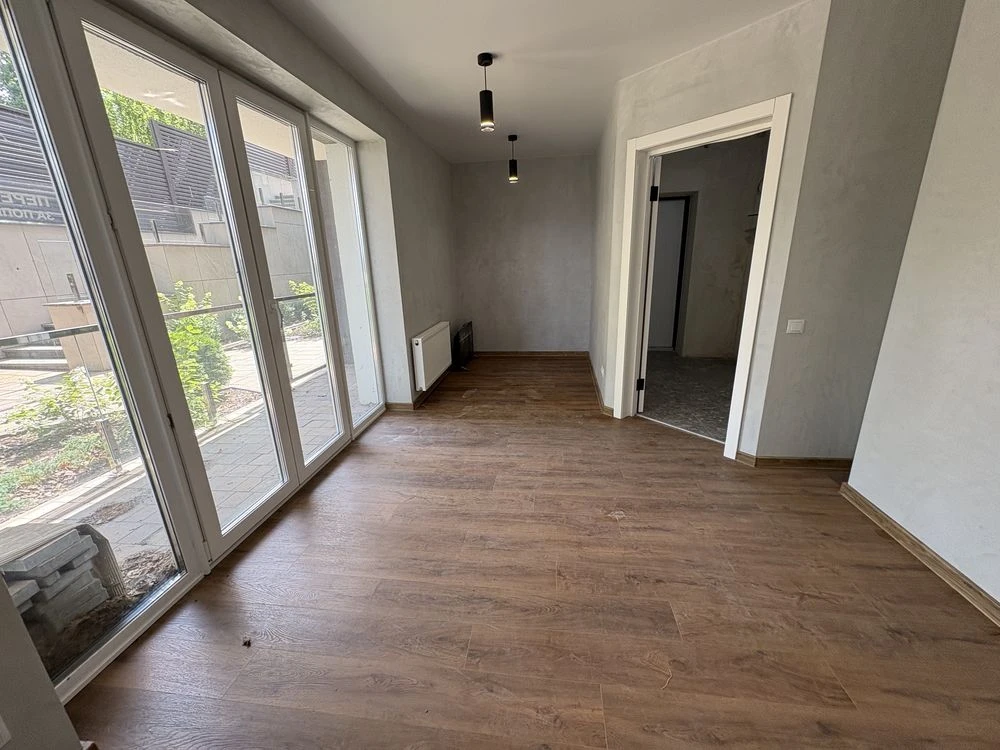 2-room apartment with partial renovation! 2 terraces! Minimum paperwork! All state documents.