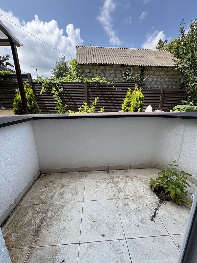 2-room apartment with partial renovation! 2 terraces! Minimum paperwork! All state documents.