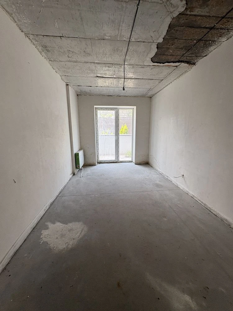 2-room apartment with partial renovation! 2 terraces! Minimum paperwork! All state documents.
