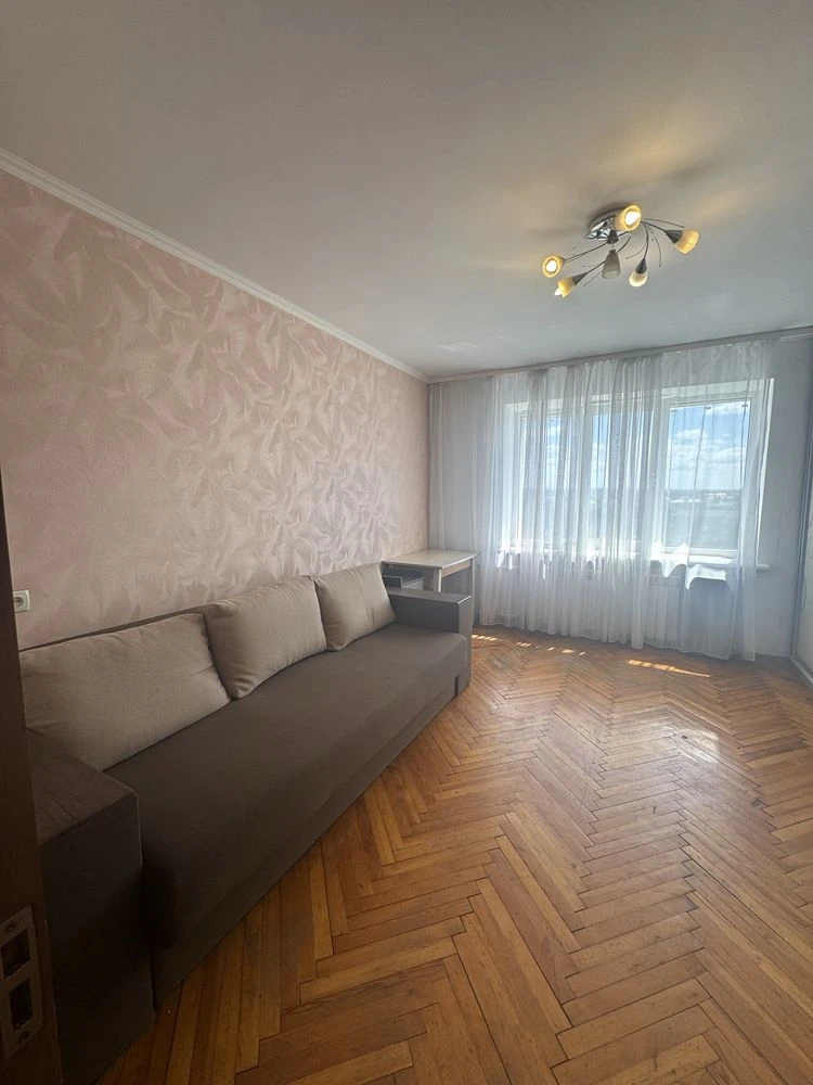 Продам двухкомнатную квартиру в самом центре Ирпеня