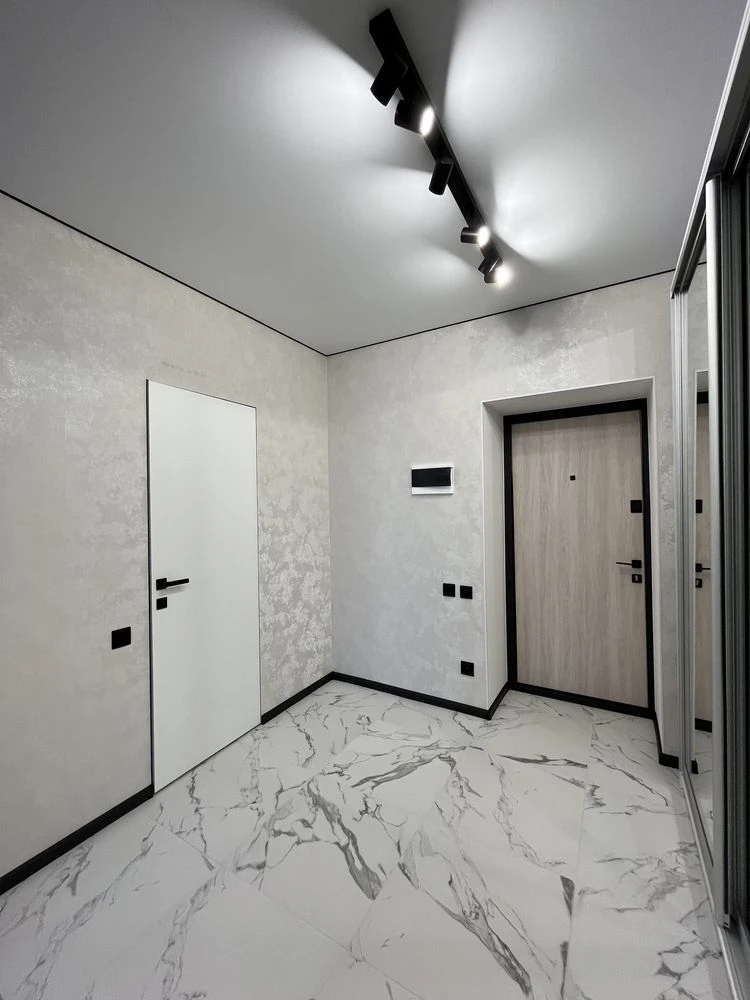 For Sale - No Commission 1-Bedroom Apartment with New Renovation, Certificate