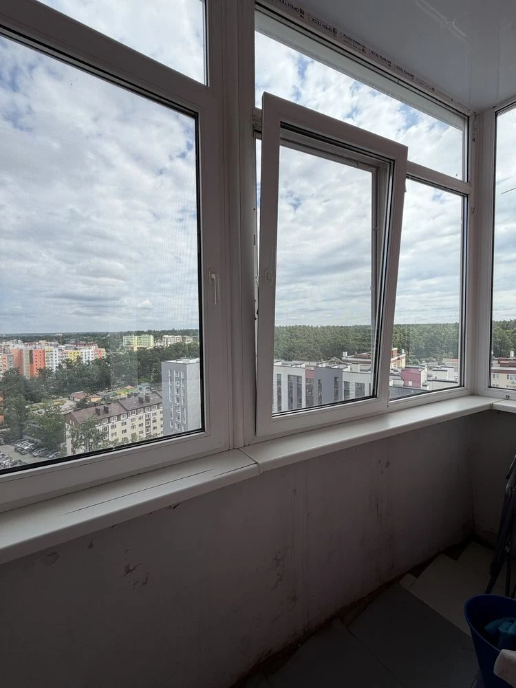 Простора 2 кімнатна квартира з ремонтом  Балкон, поряд Парк,
