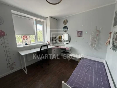Cozy two-bedroom apartment with renovation and furniture for sale