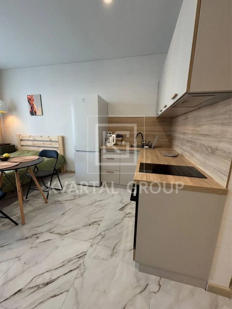 Ready 1-bedroom apartment with renovation, middle floor. No buyer's fee!