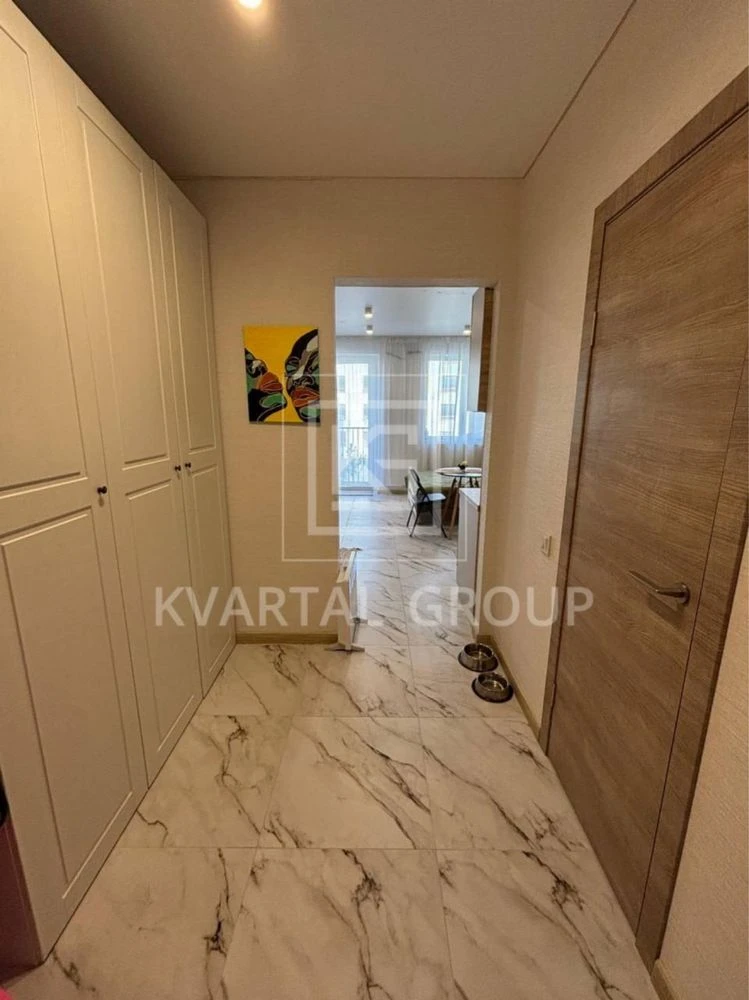 Ready 1-bedroom apartment with renovation, middle floor. No buyer's fee!