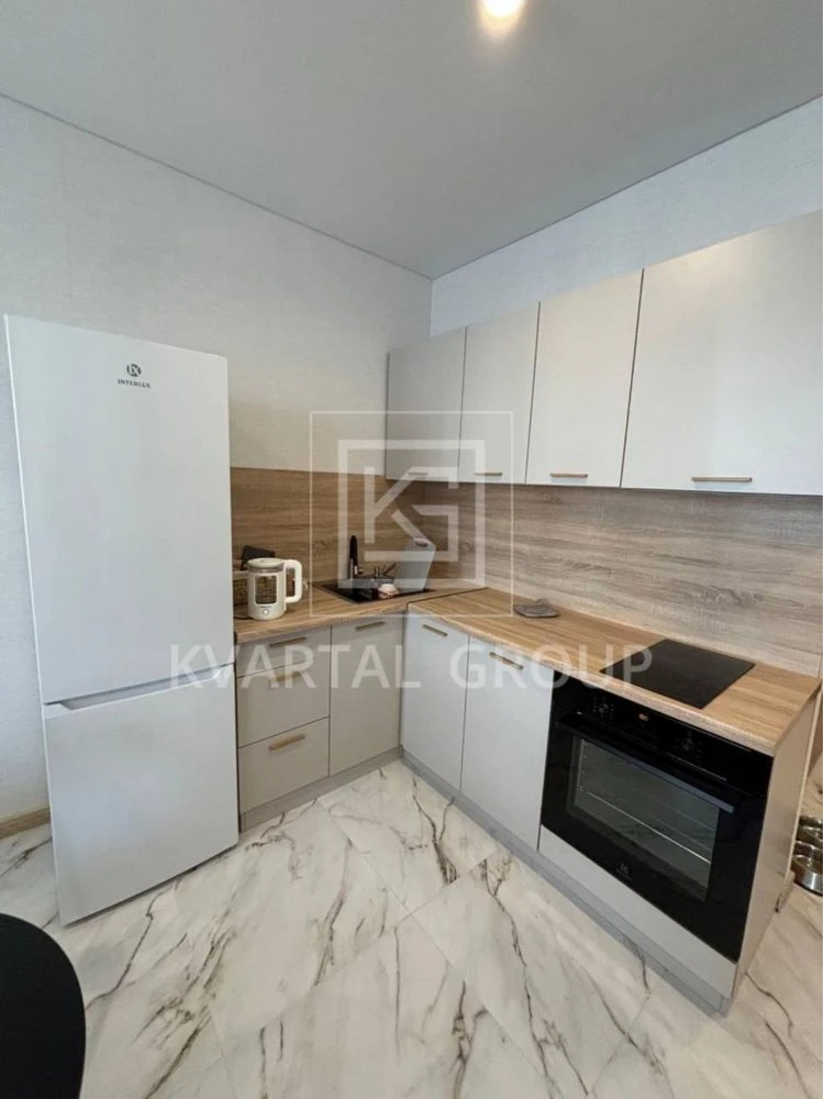 Ready 1-bedroom apartment with renovation, middle floor. No buyer's fee!