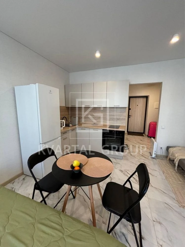 Ready 1-bedroom apartment with renovation, middle floor. No buyer's fee!
