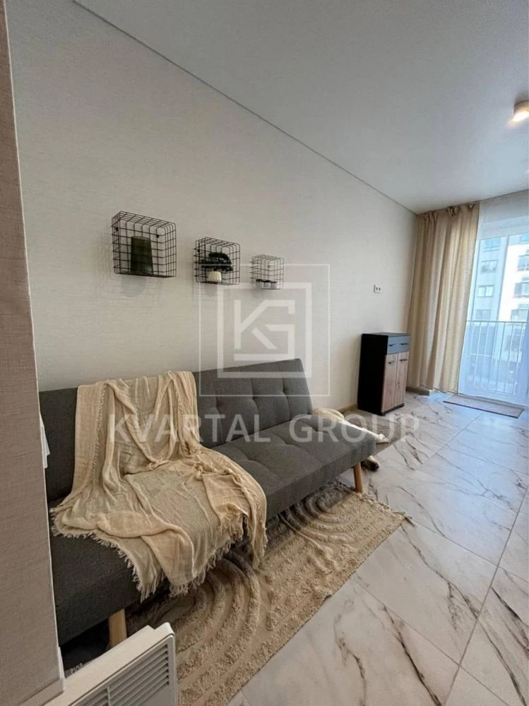 Ready 1-bedroom apartment with renovation, middle floor. No buyer's fee!