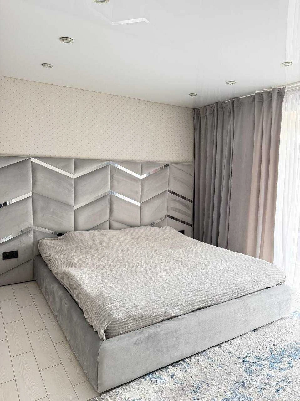 3-bedroom apartment for sale with designer renovation in the city center