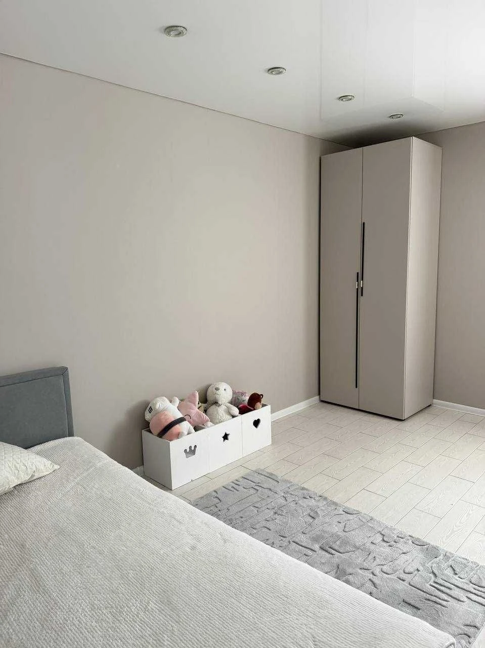 3-bedroom apartment for sale with designer renovation in the city center