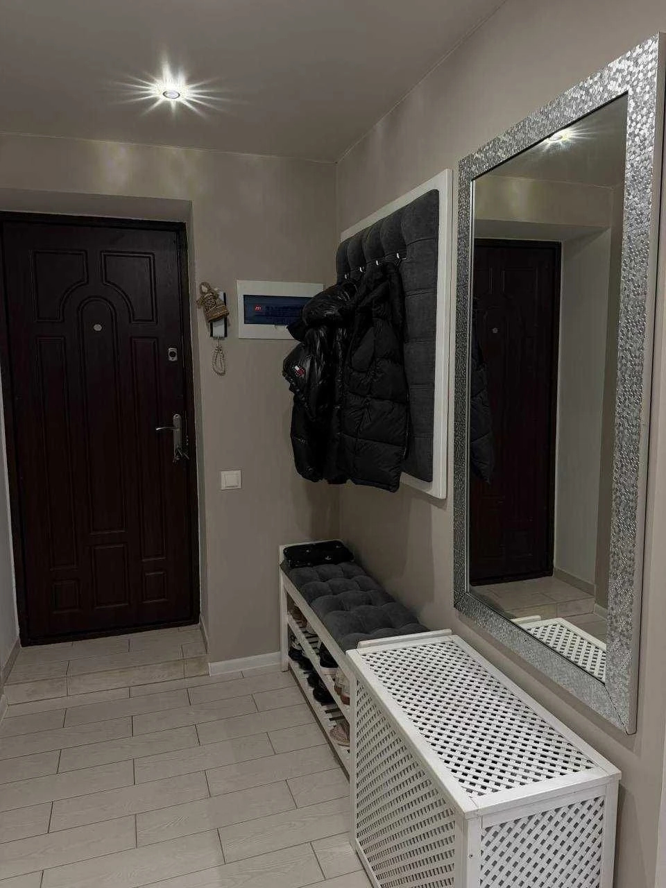 3-bedroom apartment for sale with designer renovation in the city center