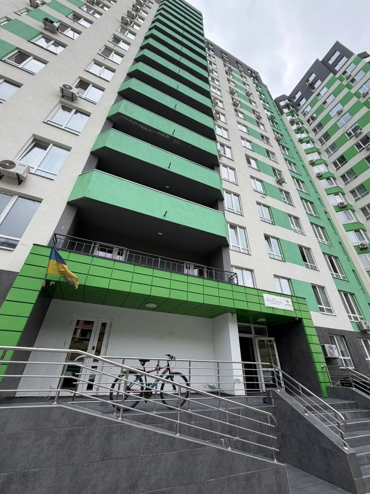 Продаж 1к з ремонтом біля парку