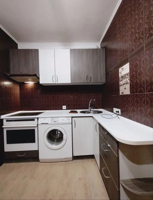 Selling 3-bedroom apartment, 1/12, Alekseyevka, Pobedy metro station. Certificate.