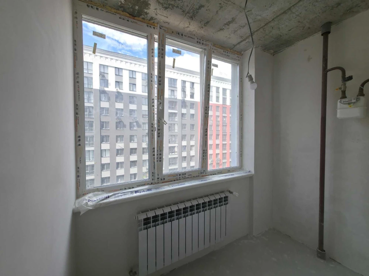 Продається 1-кімнатна квартира 41 м² з початковим ремонтом за 7 км від Києва