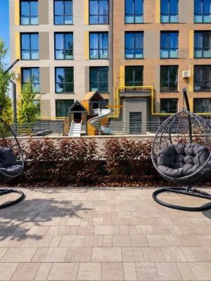 2-room apartment with renovation and furniture. Building is ready.