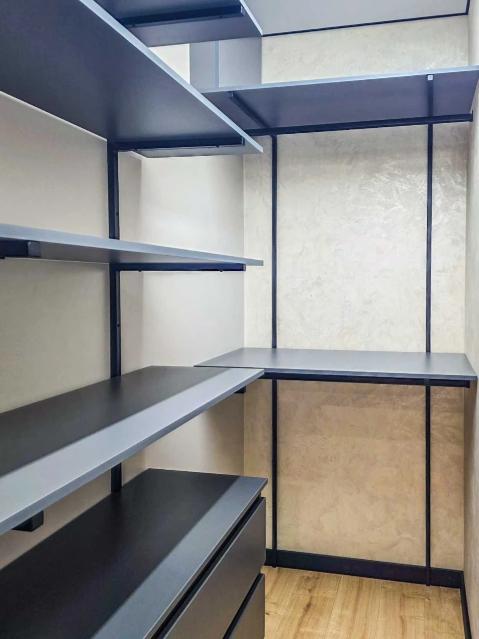 2-room apartment with renovation and furniture. Building is ready.