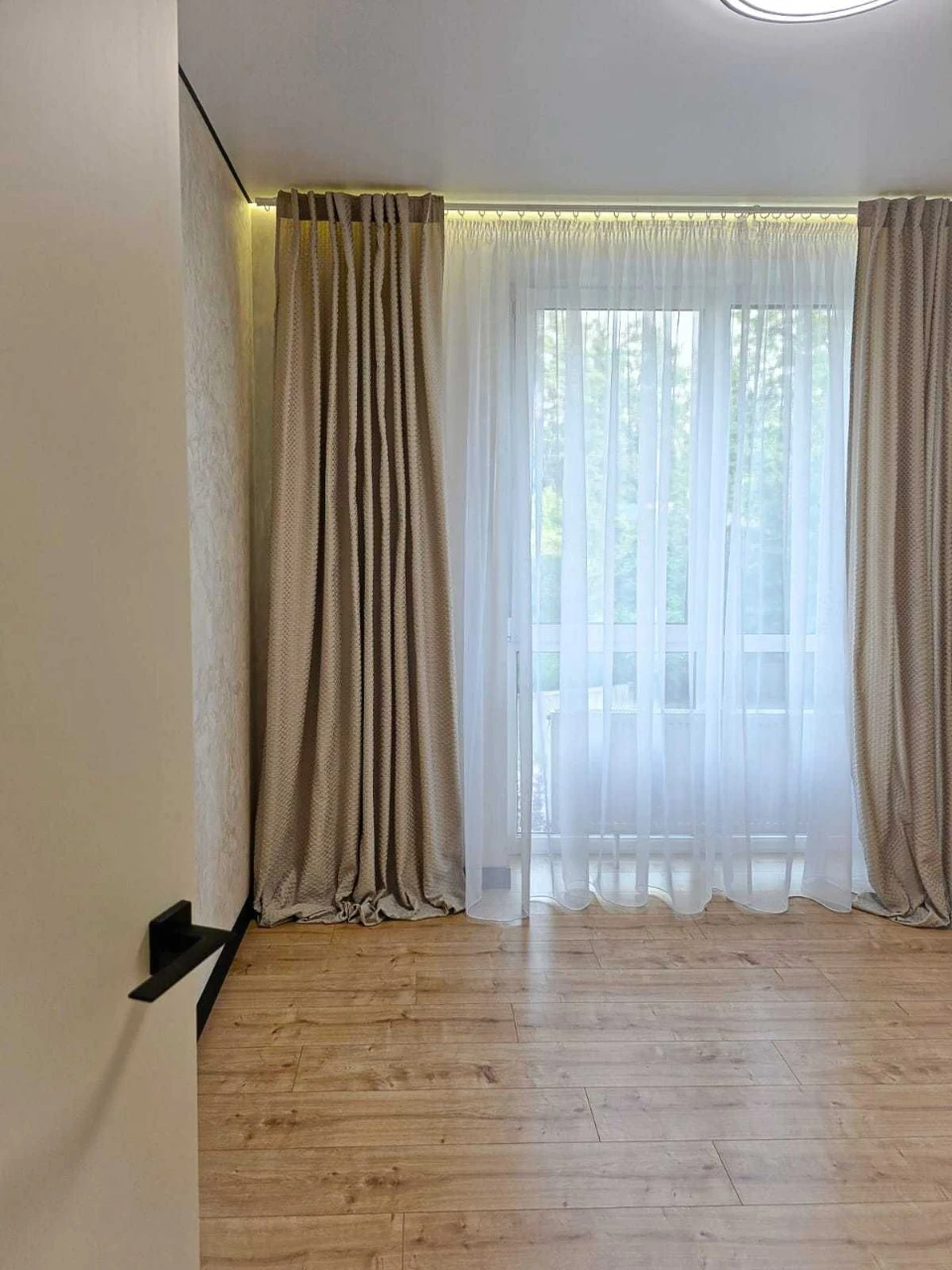 2-room apartment with renovation and furniture. Building is ready.