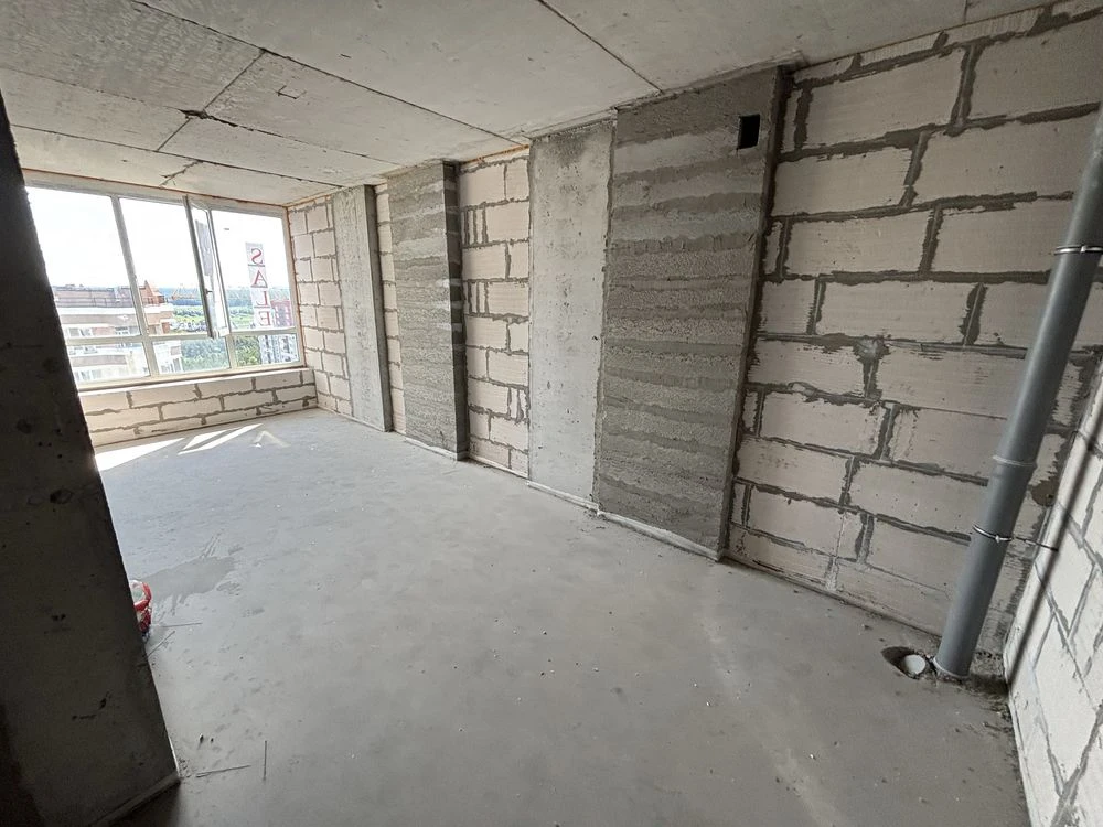 Sale of a two-bedroom apartment with a large kitchen-studio. Without