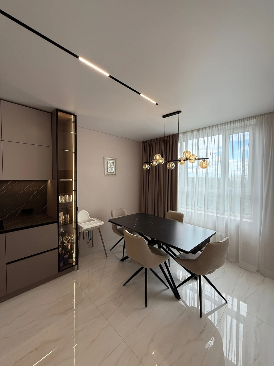 Announcement of a new Euro 3-room apartment with designer renovation in Bizn
