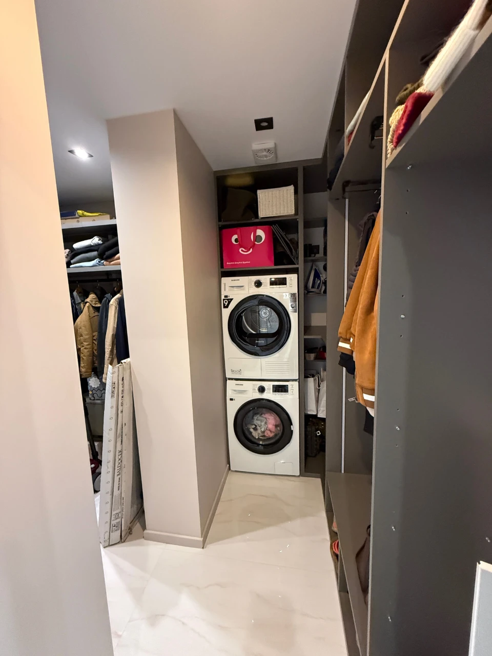 Announcement of a new Euro 3-room apartment with designer renovation in Bizn