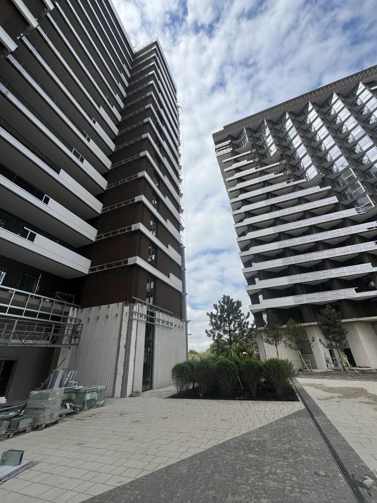 Luxury 2-bedroom Euro apartment with lake view. Apartment - yes