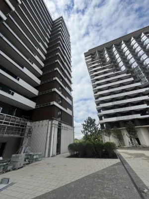 Luxury 2-bedroom Euro apartment with lake view. Apartment - yes