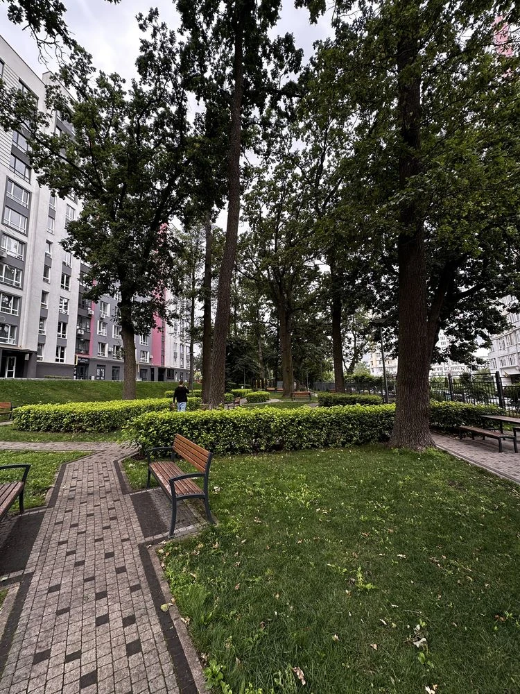 One-bedroom apartment with full furnishing. Yard with own