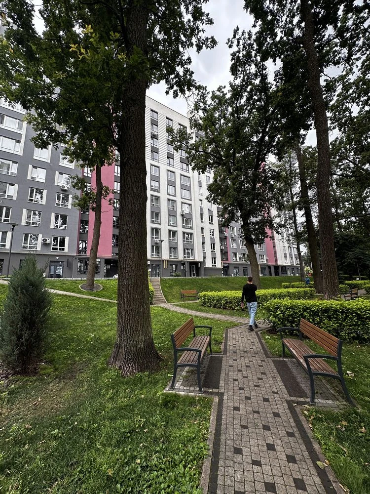 One-bedroom apartment with full furnishing. Yard with own