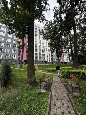 One-bedroom apartment with full furnishing. Yard with own