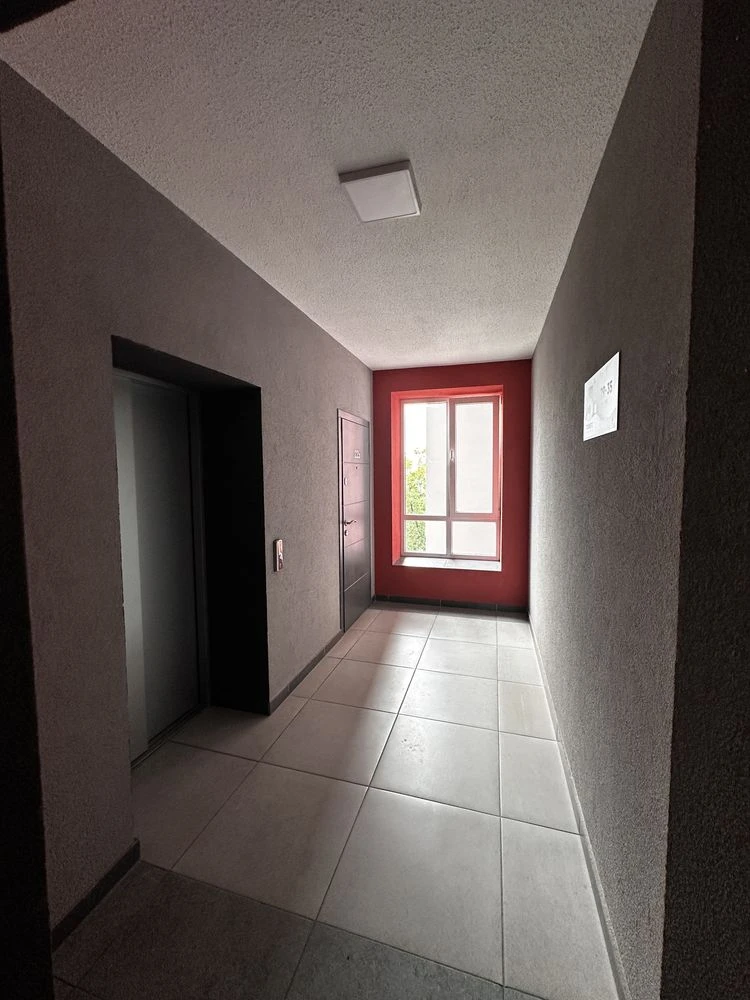 One-bedroom apartment with full furnishing. Yard with own