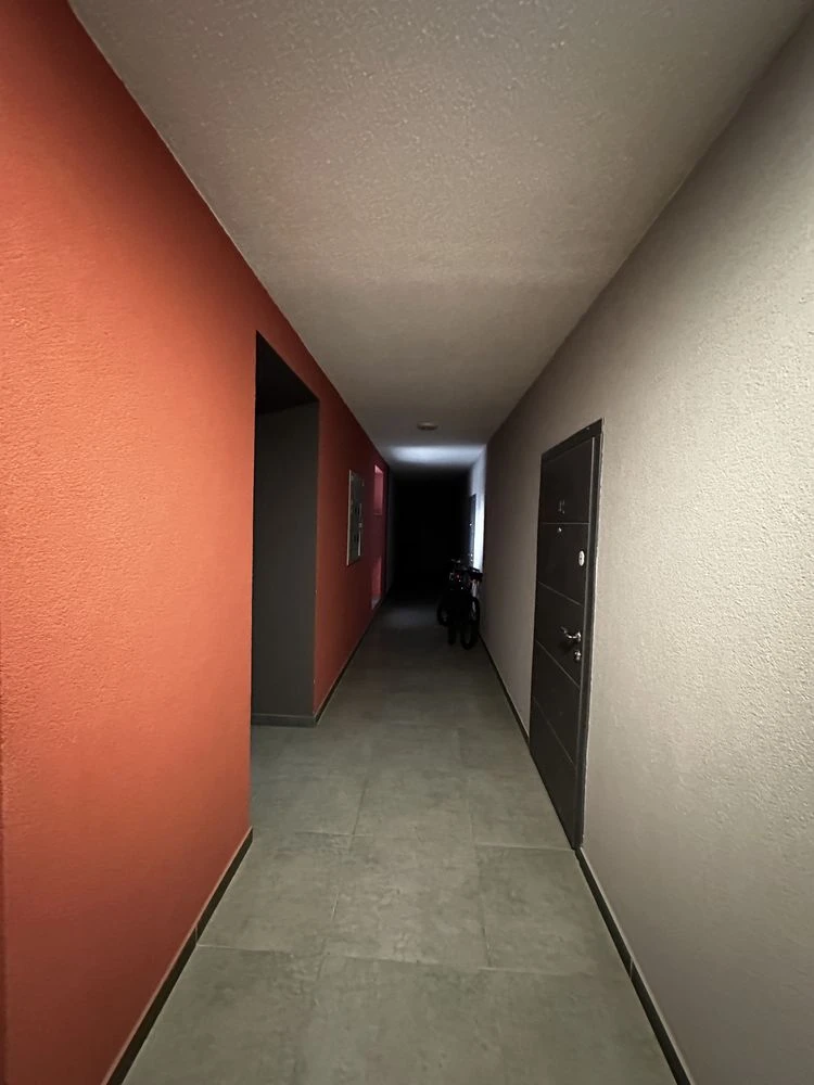 One-bedroom apartment with full furnishing. Yard with own