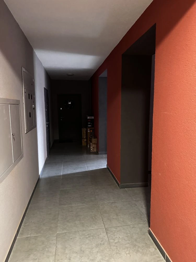 One-bedroom apartment with full furnishing. Yard with own