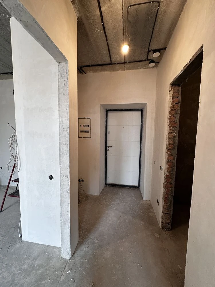 One-bedroom apartment with full furnishing. Yard with own