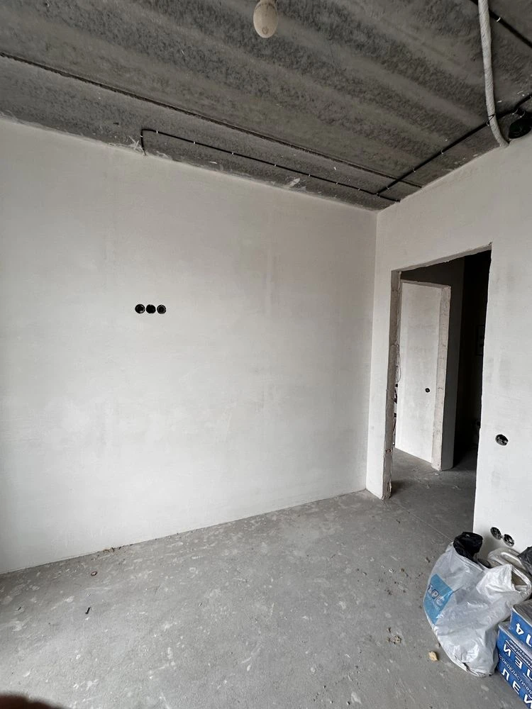 One-bedroom apartment with full furnishing. Yard with own
