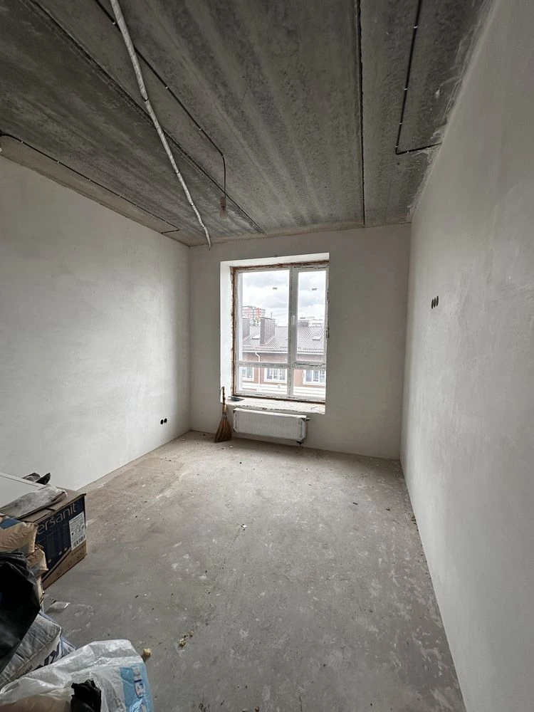 One-bedroom apartment with full furnishing. Yard with own
