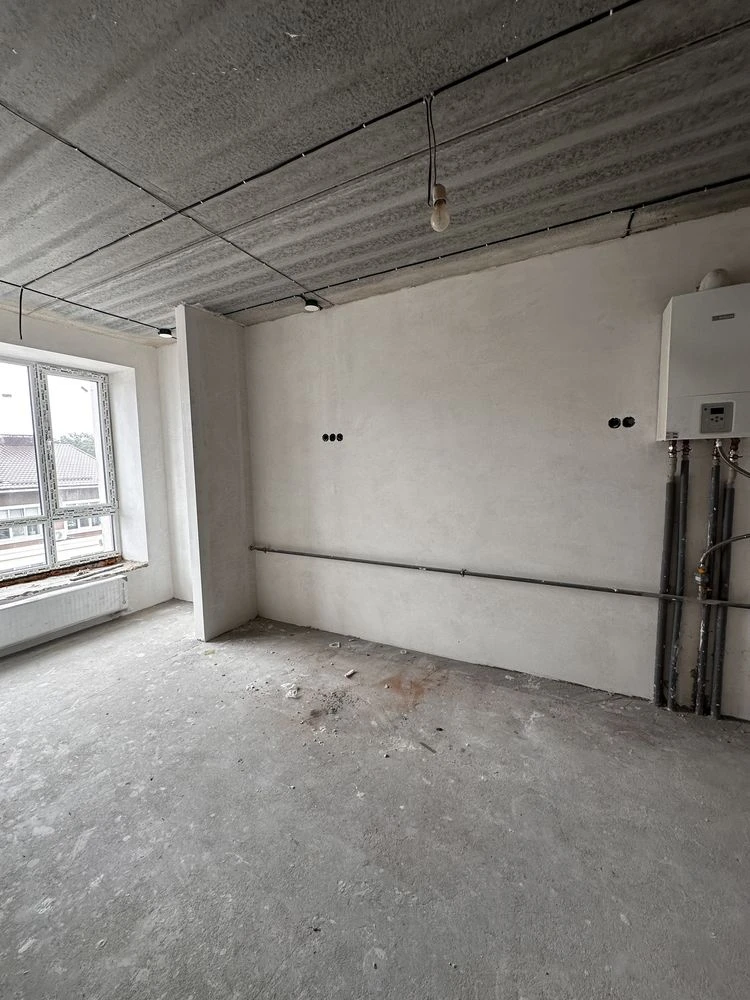 One-bedroom apartment with full furnishing. Yard with own