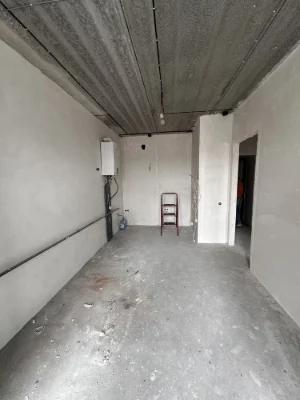 One-bedroom apartment with full furnishing. Yard with own