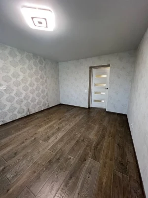 SELLING!! 2-room apartment with renovation and balcony! City center.