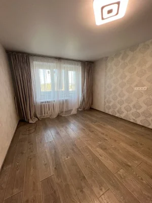 SELLING!! 2-room apartment with renovation and balcony! City center.