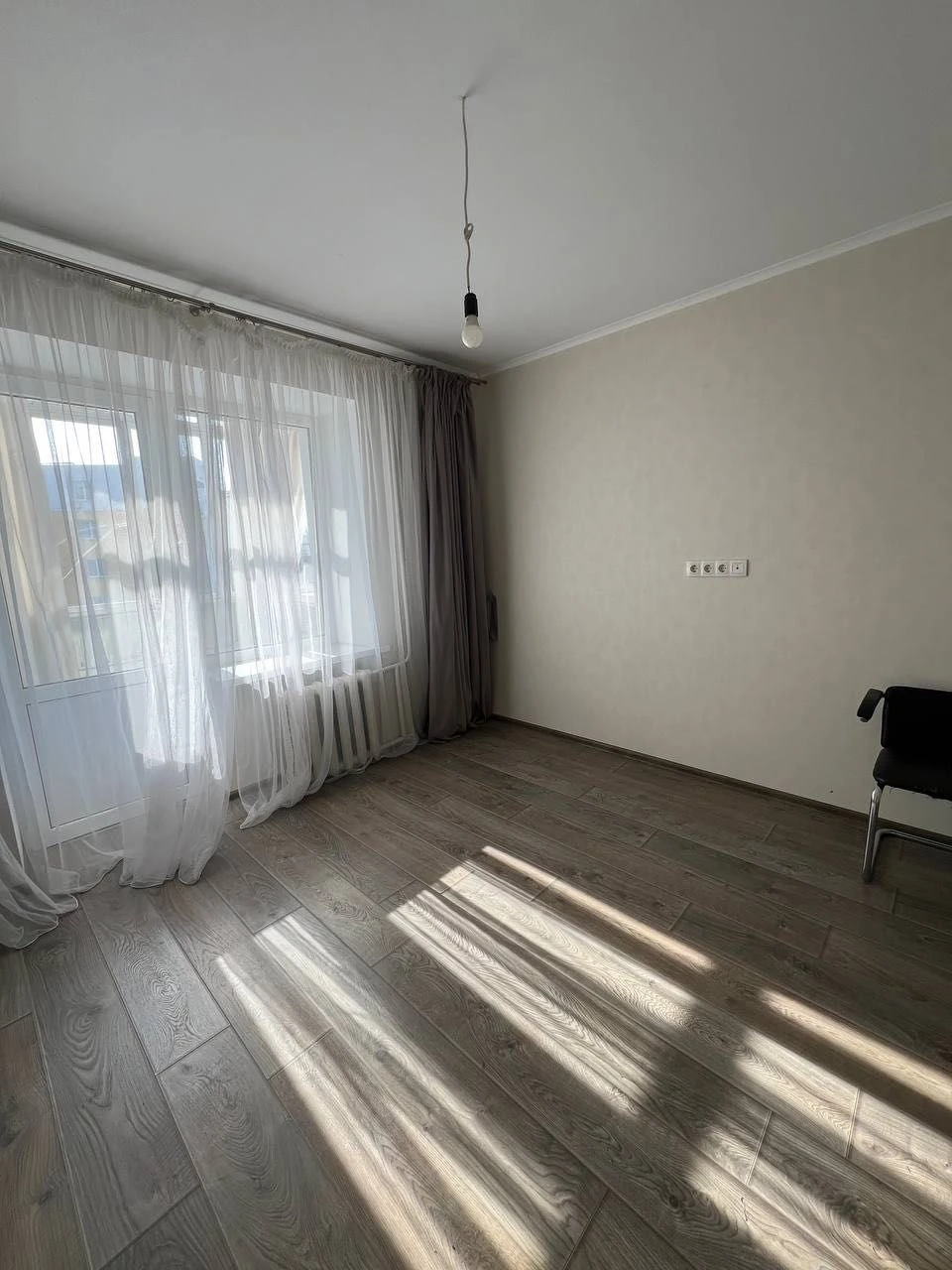 SELLING!! 2-room apartment with renovation and balcony! City center.